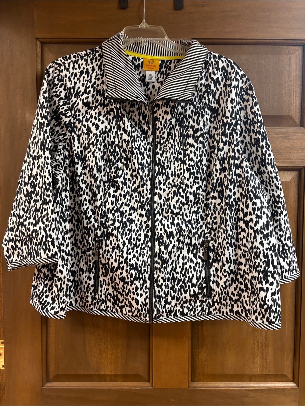 Ruby Rd. Black and White Animal Print Zip Jacket size 24W. EUC